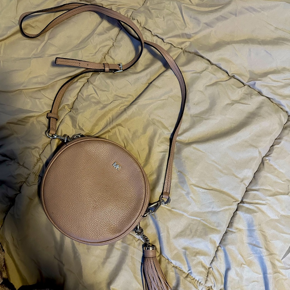 Barely used beije Coach purse. Leather, cross body.